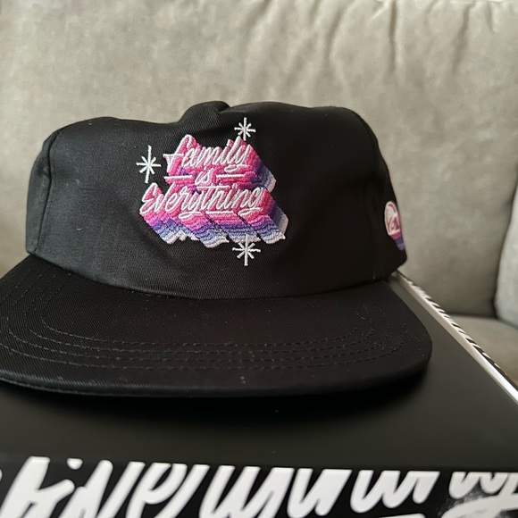 Taco Bell employee hat - Picture 4 of 4